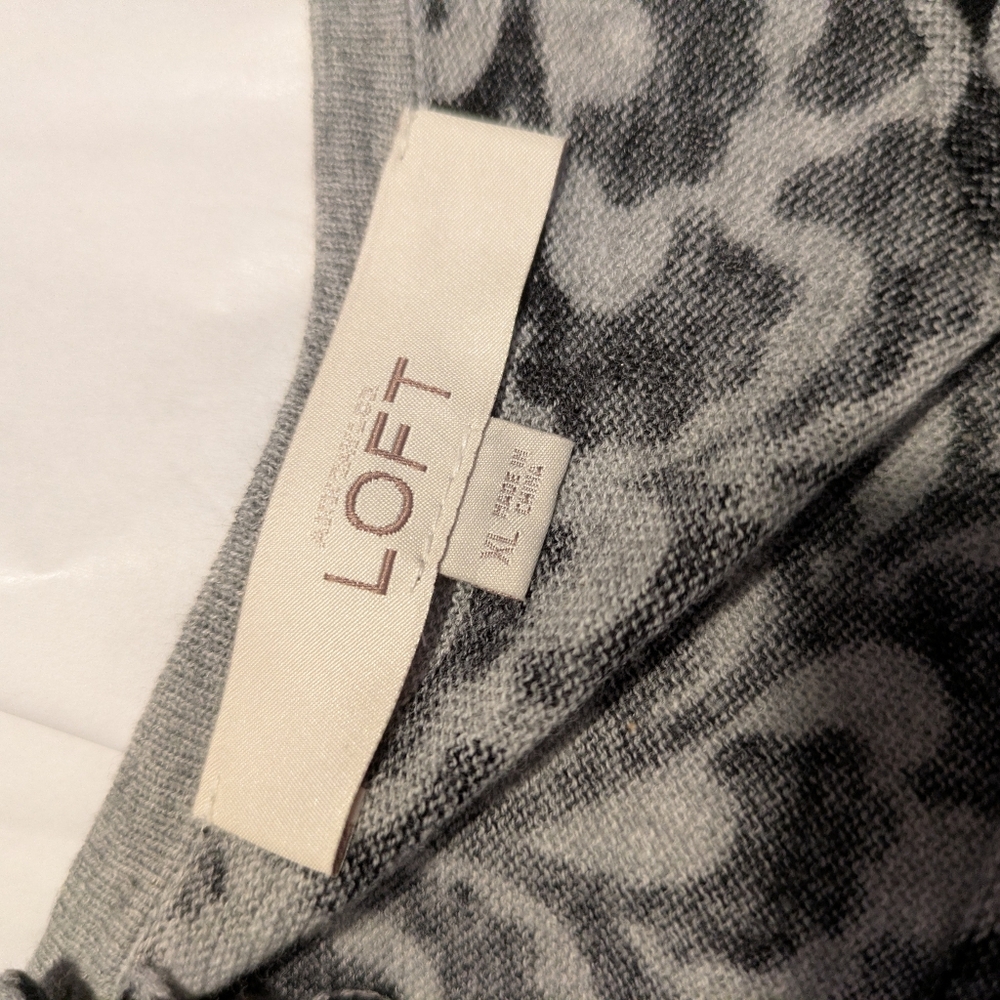 Loft Soft Knit Top Thin Sweater Long‎ Sleeve Women's XL Black Gray Button Back - Picture 2 of 6